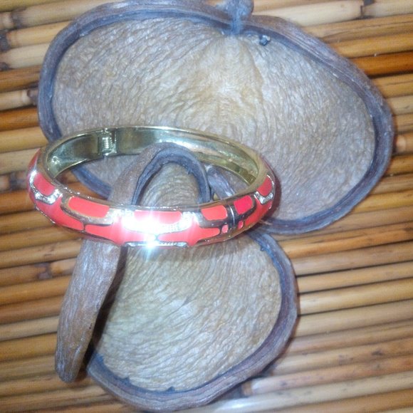 Pink and Gold Click Hinged Enamel Bracelet - Picture 4 of 16